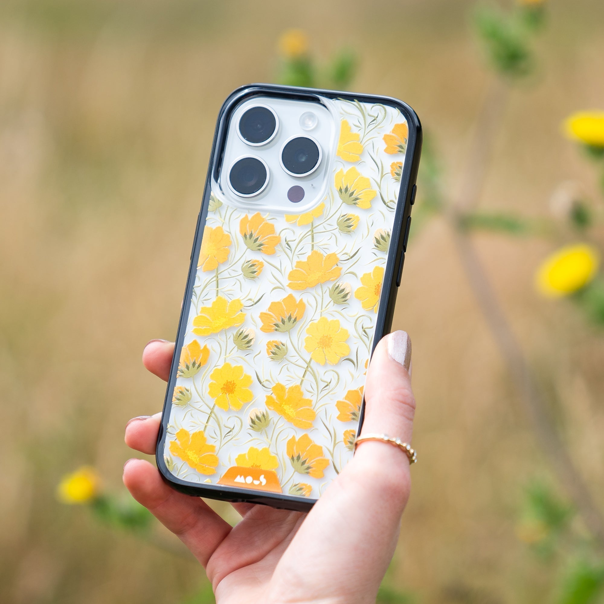 CASSETIFY フラワーモチーフ iPhone17 Pro Maxケース Amazon.com: DOMAVER for iPhone 17 Pro Max Case, Magnetic Phone