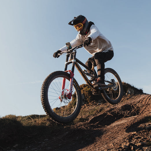 bike mount suction charging magsafe iphone case